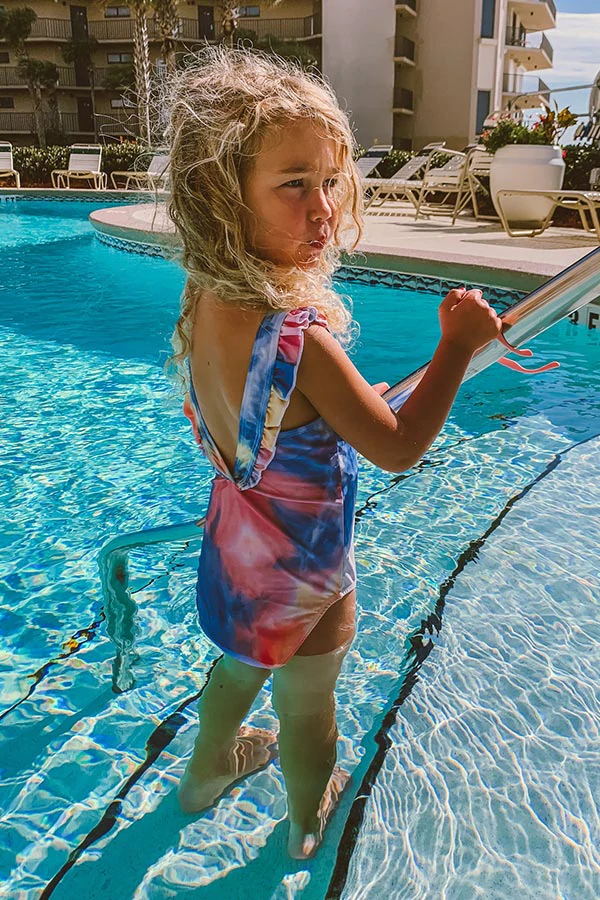 Tie-dyed one-piece children's swimsuit